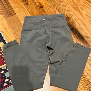 Lululemon olive Wunder Under Leggings size 4